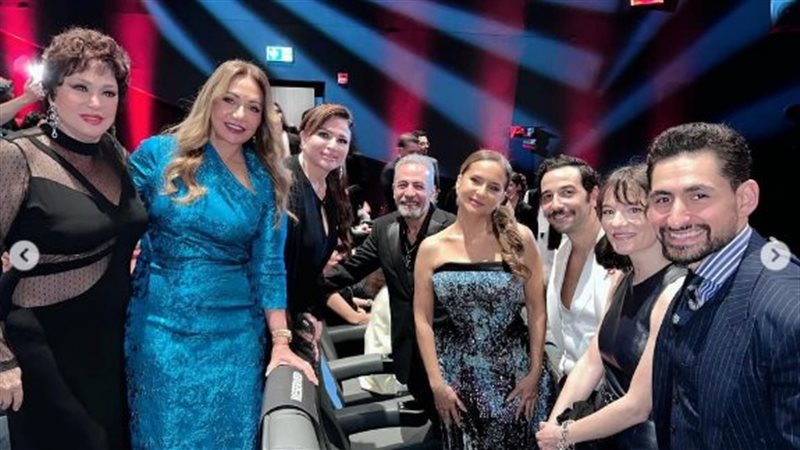 إلهام شاهين برفقة