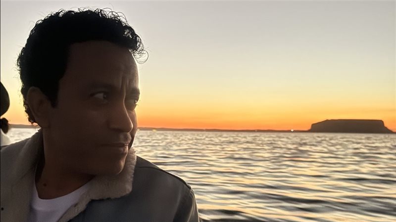 سامح حسين يعانق هدوء