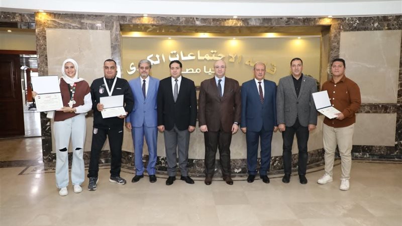 تكريم محافظ بنى سويف