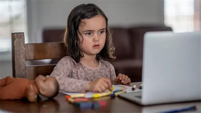 حظر استخدام الأطفال