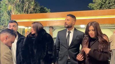 ياسمين عبد العزيز وأبطال وننسى اللي كان يحتفلون بعيد ميلاد كريم فهمي