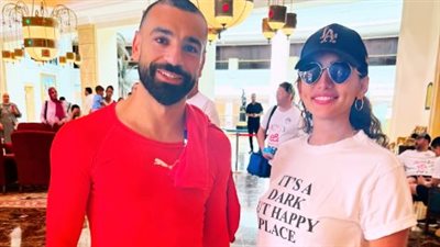 بنحبك.. الفنانة زينة تدعم محمد صلاح وتلغي متابعة ليفربول 