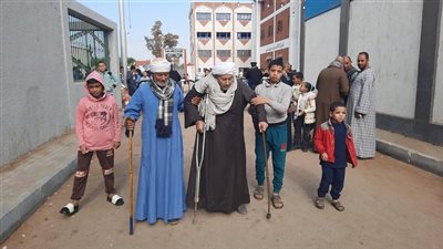 ذوي الهمم وكبار السن يتوافدون على لجان الانتخابات بالمنيا للإدلاء بأصواتهم