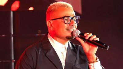 الهضبة عمرو دياب يشعل الأجواء في حفل خاص بأبو ظبي |صور