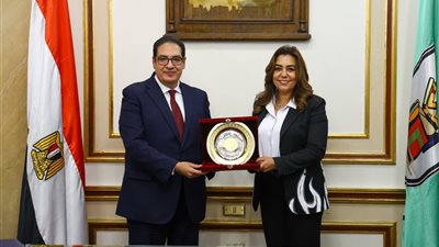 وزيرة التنمية المحلية تزور جامعة القاهرة وتشهد توقيع على بروتوكول 