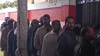 إقبال كثيف من المواطنين على لجان البحيرة رغم الأمطار والبرد القارس