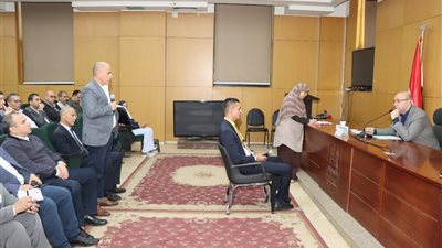 محافظ بنى سويف يناقش الحلول المقدمة لطلبات أهالى ببا والواسطى