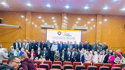 تكريم أساتذة جامعة بني سويف لمساهماتهم المتميزة في تطوير الخدمة الاجتماعي