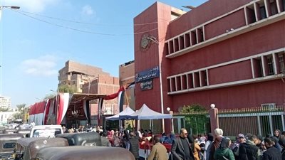 الشباب والسيدات يتصدرون المشهد.. إقبال كثيف في لجان أبو تيج بالانتخابات
