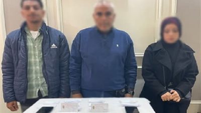 تدخل أمني عاجل.. ضبط شخصين وسيدة يحاولون التأثير على الناخبين بكروت دعائية