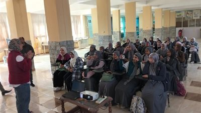 طلاب 6 أكتوبر والملك فيصل يزورون المعهد القومي لعلوم البحار لتعزيز الوعي البيئ