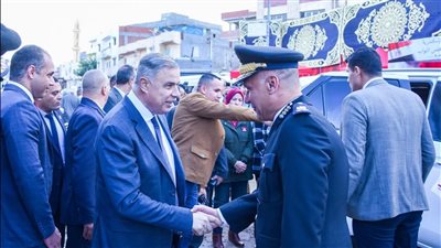 في يومها الأول.. محافظ الإسكندرية يتفقد سير انتخابات مجلس النواب 2025 بالمنتزه