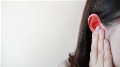 نزيف الأذن عند الأطفال والكبار.. علامات يجب معرفتها فورًا