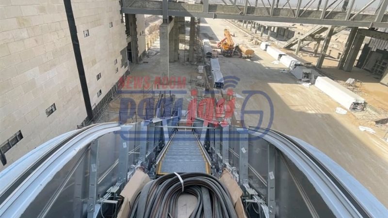 تركيب أول سلم متحرك