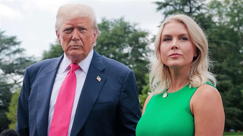 كارولين ليفيت والرئيس