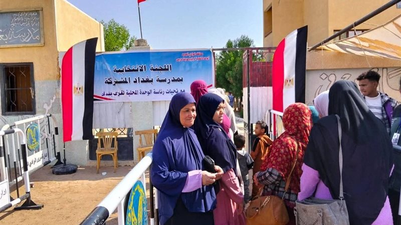 إقبال كثيف للسيدات