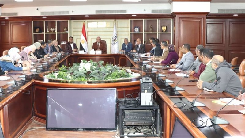 اللواء حازم عزت السكرتير