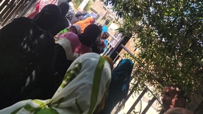 برلمان 2025.. طوابير السيدات أمام لجان التصويت بمركز منفلوط
