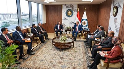 وزير البترول يبحث سبل تعزيز التعاون الإقليمي مع شيفرون العالمية