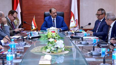 ملفات خدمية وتنموية على طاولة اجتماع محافظ سوهاج مع أعضاء مجلس الشيوخ| صور 