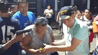 محاولة اغتيال فاشلة أثناء توزيع رئيس بلدية ماساغوا وجبات على أبناء مدينته 