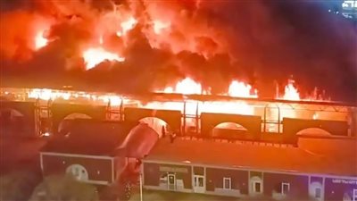 أحدهما قفز من الطابق الثاني للهروب.. إصابة شخصان في حريق ضخم بروسيا