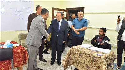 محافظ أسيوط يتفقد اللجان الانتخابية بحي غرب        