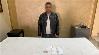 كروت الدعاية..  ضبط شخص يوجه المواطنين لإنتخاب مرشحين بالهرم 