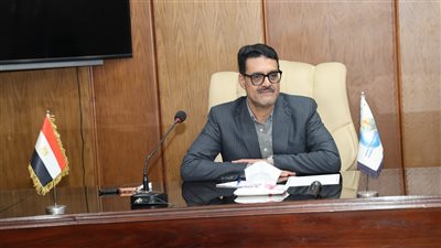 رئيس شركة مياة الشرب بالقليوبية يجتمع بمديري الشئون التجارية لمناقشة خطة العمل