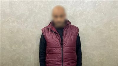 ضبط شخص يوزع كروت انتخابية لدفع الناخبين للتصويت لصالح مرشح بالأقصر