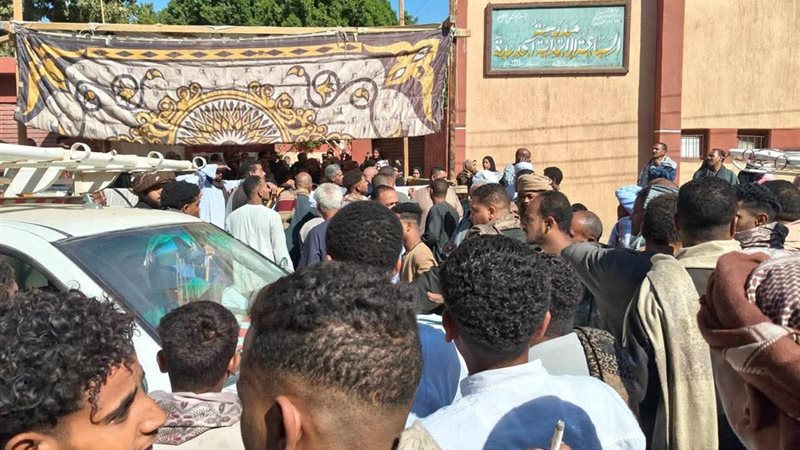 إقبال كبير بلجنة