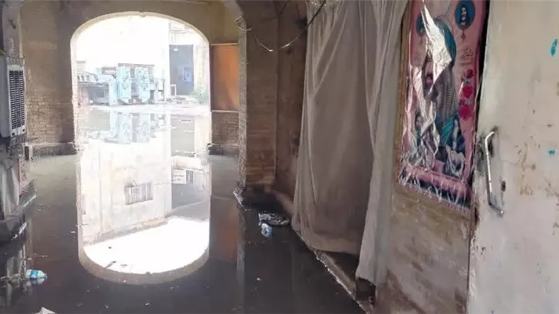 غرق مبنى السراي التراثي