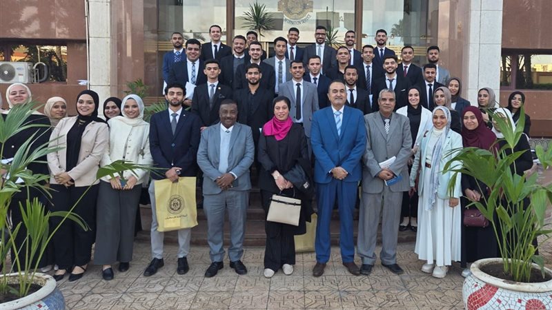 جانب من زيارة طلاب