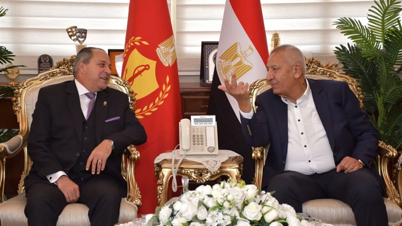 كامل أبو علي ومحافظ