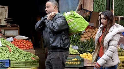 المصريون يعيشون بالمظاهر.. هل اختفت الطبقة الوسطى من المجتمع؟ تقرير