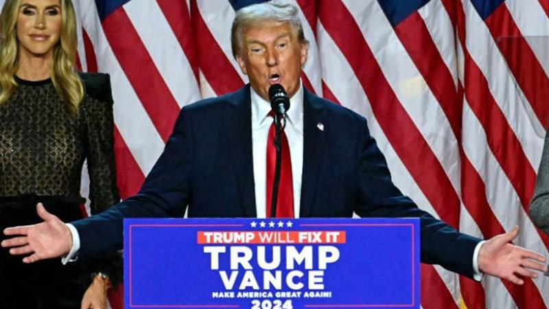 الرئيس الأمريكي دونالد