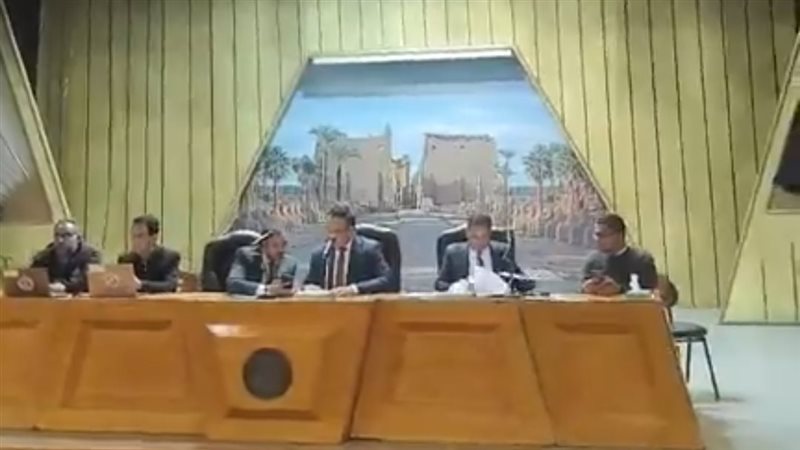 لحظه إعلان الحصر