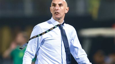 مدرب بيراميدز يتفقد ملعب أحمد بن علي قبل مواجهة فلامنجو بالانتركونتننتال 