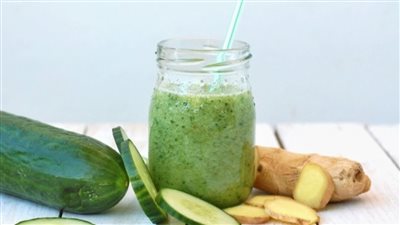 انتعاش على أصوله .. طريقة عمل سموثي الخيار والزنجبيل في دقائق 	