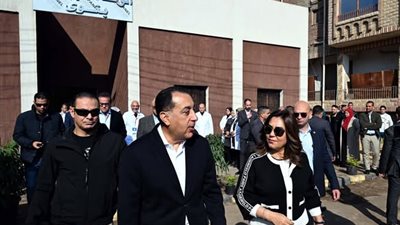 رئيس الوزراء يتفقد الوحدة البيطرية بقرية 