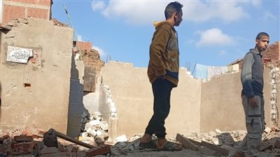 البيوت وقعت على صحابها.. تشريد 16 أسرة بعد انهيار منازلهم بقرية جريس بالمنوفية