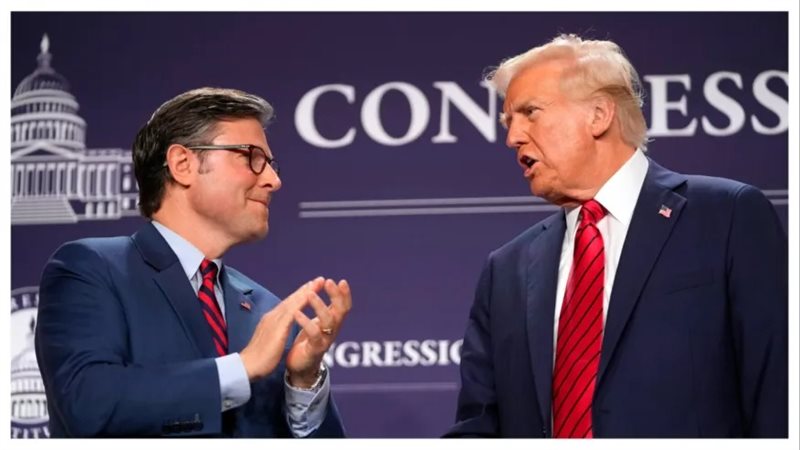 ترامب ومايك جونسون