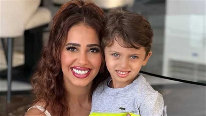 رنا سماحة ونجلها