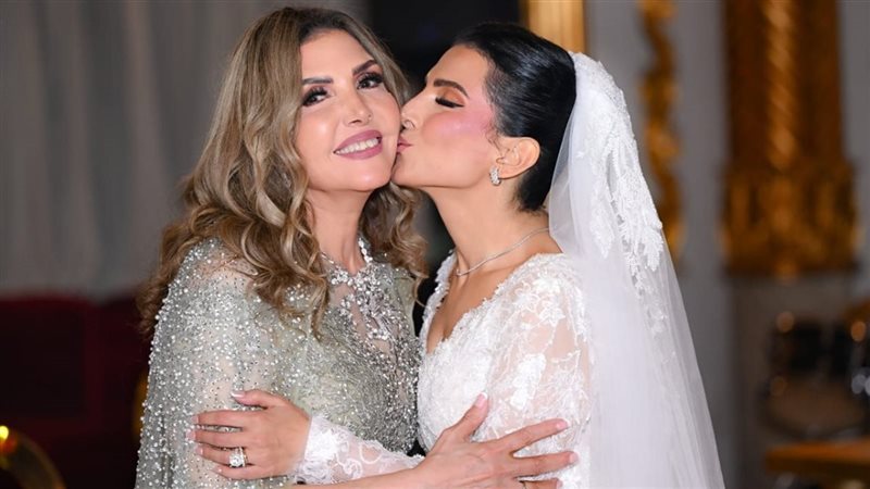 نادية مصطفى وابنتها