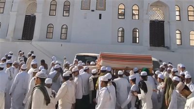 رحيل الداعية اليمنية مريم بنت الحبيب علي المشهور.. جنازة مهيبة ونعي لـ الجفري