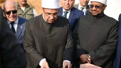 نائبا عن الأزهري..البيومي يشارك في وضع حجر أساس مسجد نادي القضاة بالتجمع