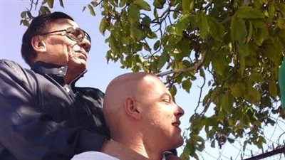 عمره 25 سنة .. أحمد التهامي يكشف سر چاكيت يحمل ذكرى مع الزعيم عادل إمام |فيديو