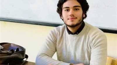 طالب بجامعة بني سويف ينجح في تطوير نظام تشغيل ماكينة حقن بلاستيك متوقفة