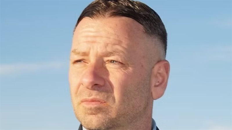 باري دوناديو، الضابط