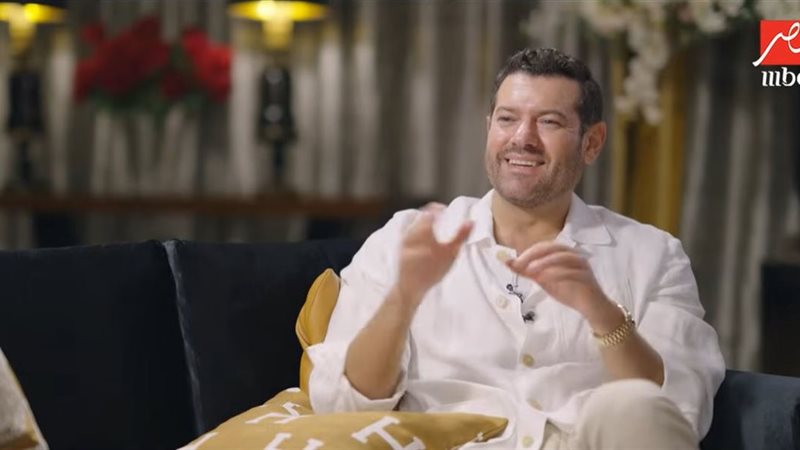 الفنان عمرو يوسف